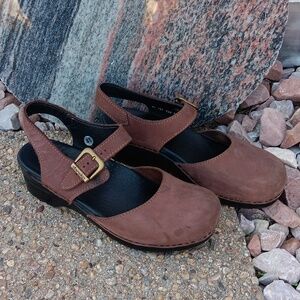 Dansko brown leather ankle strap clogs shoes womens sz 10.5